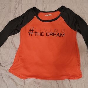 Soft graphic top 💥2 for $15